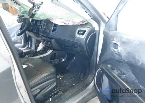 2018 Jeep Compass Latitude 4X4 из США, поврежденный, VIN 3C4NJDBB7JT115532